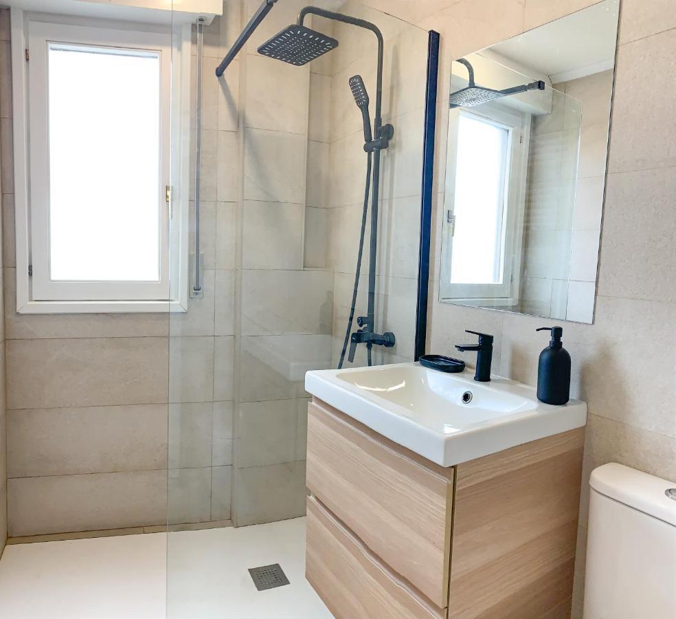 Acogedor Apartamento Con Terraza Y Parking Publico En Comillas Dış mekan fotoğraf
